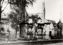 16925 De grote brand in de St. Jacobskerk en -toren op 5 sept. 1911. Op de foto ziet men de St. Jacobskerk na de brand ...