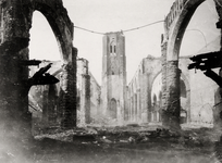 16932 De grote brand in de St. Jacobskerk en -toren op 5 sept. 1911. Op de foto ziet men de ruïne van de Sint ...