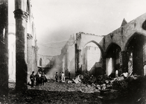 16933 De grote brand in de St. Jacobskerk en -toren op 5 sept. 1911. Op de foto ziet men de ruïne van de Sint ...