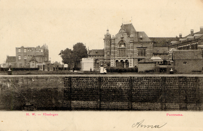 17161 'Vlissingen. Panorama.' Het station van Vlissingen in dienst gesteld op 15 sept. 1894. Links hotel Zeeland.