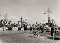 17168 Oorlogsschepen in de Binnenhaven gedurende de 'De Ruyterweek' van 2 tot 6 juli 1957