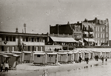 17179 Het badstrand met badkoetsjes en Boulevard Bankert.