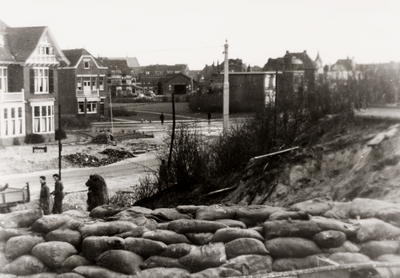 17312 Gezicht op de Badhuisstraat na de stormvloedramp in de nacht van 31 jan. - 1 febr. 1953.