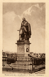 17404 'Boulevard met standbeeld de Ruyter, Vlissingen'Standbeeld M.A. de Ruyter, Keizersbolwerk, Boulevard de Ruyter.