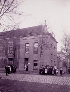 17468 Het door mevrouw Brevet-Pasma opgerichte moederhuis voor Belgische vluchtelingen in de Hobeinstraat, hoek Glacisstraat.
