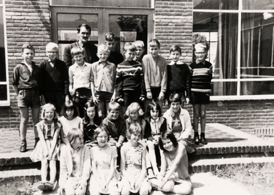 17579 Vijfde klas van de Prot. Chr. School. Basisschool De Burcht, school met de bijbel aan de Van Visvlietstraat in ...