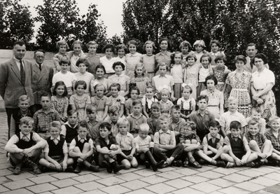 17620 Schoolklas(sen) van basisschool De Burcht, school met de Bijbel, Oranjeplein 16 in Oost-Souburg