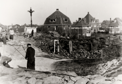 17686 Gezicht op de Badhuisstraat na de stormvloedramp in de nacht van 31 jan. - 1 febr. 1953.