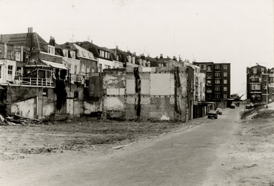 17960 De Verlengde Glacisstraat gezien in de richting van de Boulevard. De sloop van 9 woonhuizen aan deze straat is ...