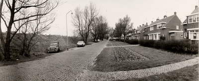 18128 Oost-Souburg. De Bermweg gezien in de richting van de Kanaalstraat vóór de bouw van het station