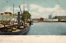 18245 Vlissingen - Dijkhaven. De Dokhaven en de Kon. Mij. De Schelde met links de vrachtboot Valk die een dienst ...