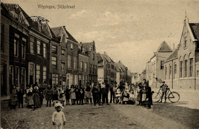 18395 'Vlissingen, Slijkstraat' De Slijkstraat gezien vanaf de Grote Markt.
