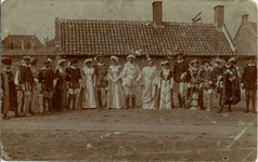 18437 Koninginnedag op 31 aug. 1911, georganiseerd door de Vlissingse Oranjebond. De deelnemers aan de optocht door de ...