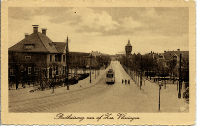 18477 'Badhuisweg vanaf Zee, Vlissingen' De Badhuisstraat met tram gezien vanaf de Leeuwentrap met Links ziet huize Ophir