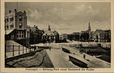18525 'Vlissingen - Bellamy-Park vanaf Boulevard de Ruijter' Beursplein met Beursgebouw, Bellamypark en Voorhaven ...