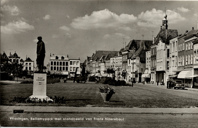 18536 'Vlissingen, Bellamypark met standbeeld van Frans Naerebout'