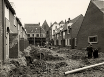 18545 Het hofje de Pauw, omsloten door de Breewaterstraat, Noordzeestraat en Beursstraat. De oude woninkjes, gebouwd ...