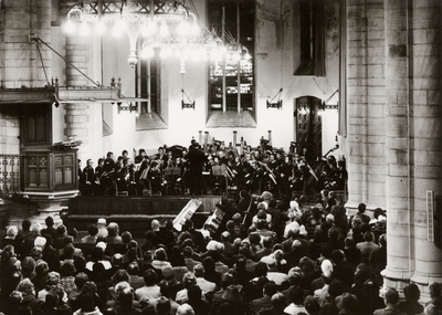 18582 Herdenking van de 300ste sterfdag van M.A. de Ruyter. Concert in de St. Jacobskerk