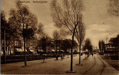 18599 'Vlissingen. Bellamijplein' Het Bellamypark gezien in zuidelijke richting met rechts de muziektent