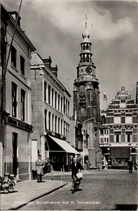 18604 'Vlissingen, Bellamypark met St. Jacobstoren' Het Bellamypark met de Kerkstraat en op de achtergrond de St. Jacobstoren