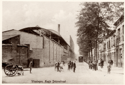 18616 Aagje Dekenstraat met rechts Café de Schelde op de hoek van de Aagje Dekenstraat - Van Dishoeckstraat. In het ...