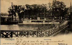 18832 'Vlissingen. Tonnenbrug.' De Tonnenbrug met op de achtergrond de Peperdijk. Aan de kade het wachtschip Bulgia