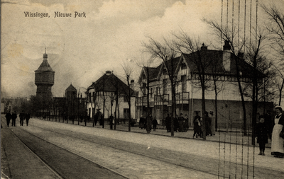 18843 'Vlissingen, Nieuwe Park' De Badhuisstraat met links op de achtergrond de Watertoren