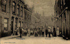 18854 'Vlissingen. Walstraat.' De Walstraat ongeveer gezien vanaf de hoek Lange Zelke in de richting van de Kleine Markt