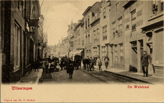 18865 'Vlissingen. De Walstraat' De Walstraat ongeveer gezien vanaf de kruising Nieuwstraat in de richting van de ...