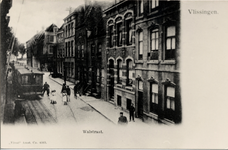 18874 'Walstraat. Vlissingen' Gedeelte van de Walstraat tussen de Nieuwstraat en de Zeilmarkt met de stoomtram. Op de ...