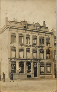 18909 De drukkerij en boekhandel van de Vey Mestdagh op het Bellamypark