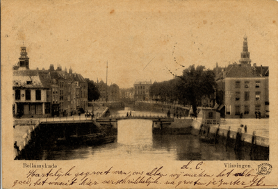 18926 'Bellamykade. Vlissingen.' Op de voorgrond de Voorhaven. Daarachter het Beursgebouw, de Smalle Kade, de ...