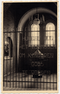 18984 O.L. Vrouwekerk aan de Singel, in gebruik genomen op 24 dec. 1911. Het doopvont in de kerk.