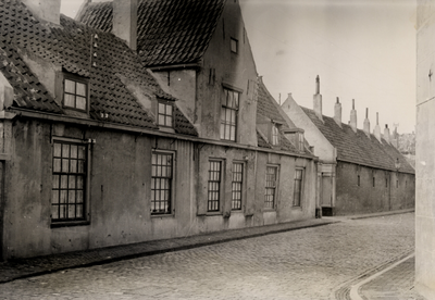 19009 Het oude Gasthuis aan de Koestraat.