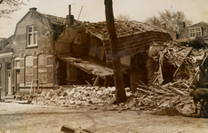 19027 Tweede Wereldoorlog. Bombardement op 24 april 1942 in de namiddag om 2.24 uur. De panden Clijverstraat 37, ...