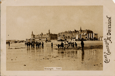19101 'Vlissingen. Strand.'Badstrand en Boulevard Evertsen met het Grand Hotel des Bains (later Britannia).