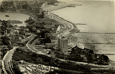 19113 'Zeebad Vlissingen' Luchtfoto met op de voorgrond de omgeving van de Burgemeester van Woelerenlaan, de Kenau ...