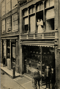 19130 Het pand Kerkstraat, wijk F 33 (kleermaker J.P. Pluijmers)