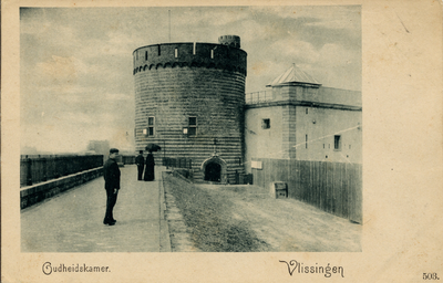 19157 'Oudheidskamer. Vlissingen' De Westpoort of Gevangentoren op Boulevard de Ruyter. Rechts de Bomvrije Kazerne.