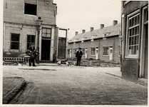 19177 De Hellebardierstraat (voorgrond) en de Breewaterstraat (van links naar rechts) met rechtsachter de in aanbouw ...
