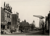 19183 De Hendrikstraat gezien in de richting van het Droogdok. Links het Beeldenhuis. De vergunning voor de aan ...