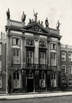 19191 Het Beeldenhuis, in 1730 door Jan Westerwijk (schepen en raad der Stad) gebouwd aan de Dokkade. In 1930 is het ...