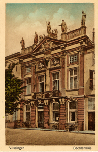 19218 'Vlissingen. Beeldenhuis'. Het Beeldenhuis aan de Dokkade. Afgebroken in 1930, in 1933-'34 werd de gevel herbouwd ...