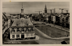 19230 'Vlissingen, Bellamy-Park'. Het Beursgebouw op het Beursplein. Rechts ziet men het Bellamypark
