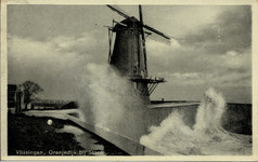 19236 'Vlissingen. Oranjedijk bij storm' De Oranjemolen (anno ca. 1650) op de Oranjedijk