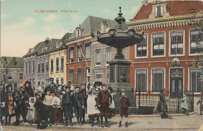 19269 'Vlissingen. Fontein' Fontein Betje Wolff en Aagje Deken op het Betje Wolffplein met links op de achtergrond de ...