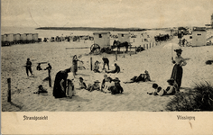 19284 'Strandgezicht. Vlissingen'Het badstrand met badkoetsen gezien in de richting van de Nolledijk.