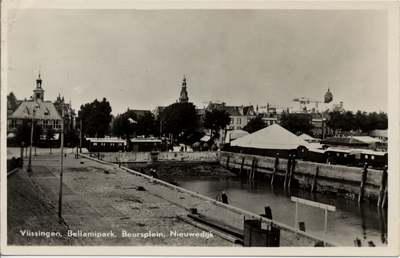 19293 'Vlissingen, Bellamypark, Beursplein, Nieuwedijk' Gezicht op de Voorhaven (voorgrond), Beursgebouw, het ...