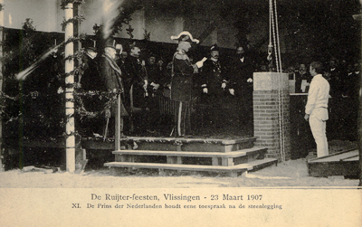 19297 'De Ruijter-feesten. Prins Hendrik legt de 1e steen van de nieuwe Zeevaartschool 'De Ruyterschool op Boulevard Bankert