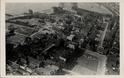 19310 Luchtfoto van Vlissingen. Het Bellamypark, de Spuistraat (rechts) en het gebied ten westen daarvan